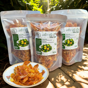 Mứt vỏ tắc Cồn Sơn Food được chế biến từ tắc tươi tự nhiên, có hương thơm dịu nhẹ và vị ngọt thanh dễ ăn.